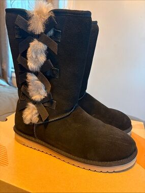 Koolaburra Black Faux-Suede Winter Boots with Gray Fur Pom-Poms and Ribbon